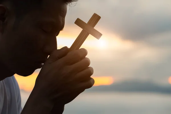 Mano Humana Sostiene Cruz Terapia Eucarística Bendice Dios Ayudando Arrepiéntete — Foto de Stock