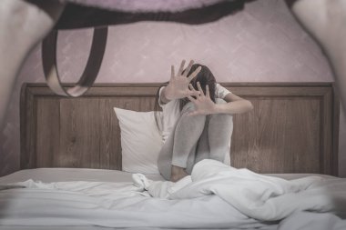 Kemer erkeklerle kadınlar köşedeki zarar verecek.