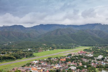 Tayland'ın Mae Hong Son bölgesinde bulunan dağın tepesinden görünümü.