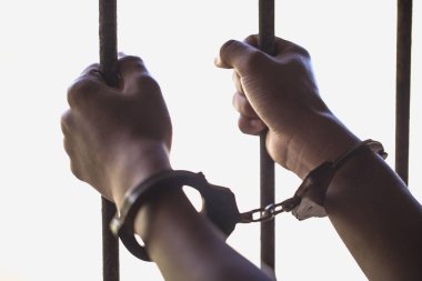 Bir mahkumu yakalamak bir hücre, mahkumlar ve polis kavramı, izole çelik bir kafese.