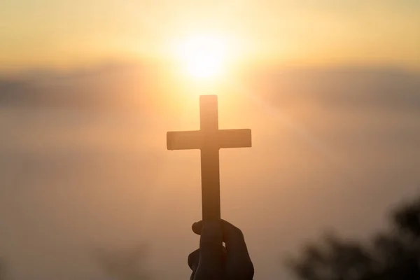 Cross Kezében Imádkozik Áldást Istentől Napfény Háttér Remélem Koncepció Kép — Stock Fotó