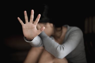 Kadınlar avuç içini kaldırır, cinsel istismarı durdurur, ticaretle mücadele eder ve kadınlara yönelik şiddeti durdurur, Uluslararası Kadınlar Günü