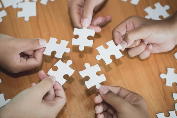 Business People Holding Jigsaw Puzzle Gruppo Uomini Affari Che Utilizzano — Foto Stock