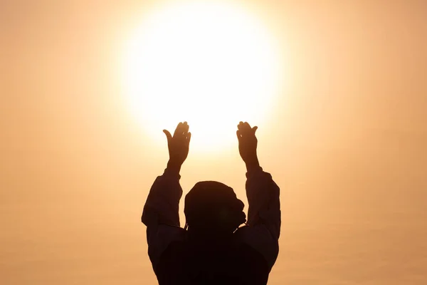 Menschenhände Öffnen Palme Loben Den Herrn Beten Gottes Segen Morgen — Stockfoto