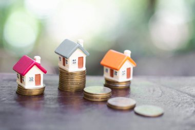Bozuk para, ev, ipotek, tasarruf konularında küçük bir ev