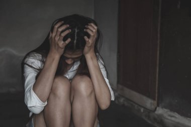  Stresli ve depresif kadın çalışma basıncı ve h altında
