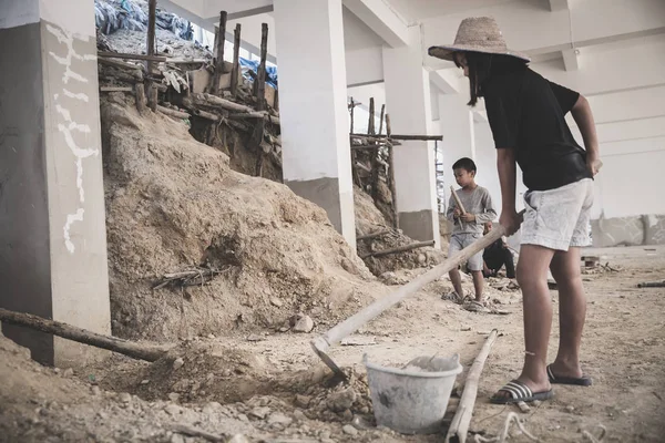 Çocuk işçiliği kavramı, Yoksul çocuklar çalışmak zorunda — Stok fotoğraf