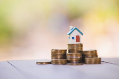 Bozuk para, ev, ipotek, tasarruf konularında küçük bir ev