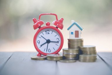 Bozuk para, ev, ipotek, tasarruf konularında küçük bir ev