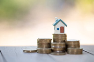 Bozuk para, ev, ipotek, tasarruf konularında küçük bir ev