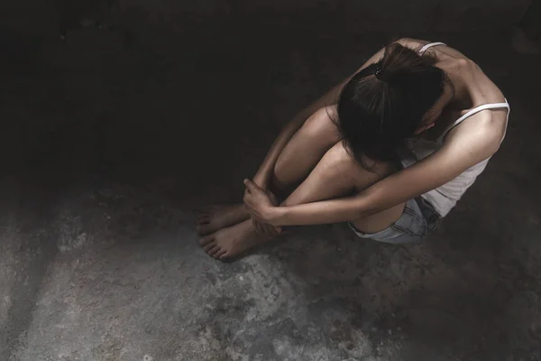 Sad and lonely girl crying with a hand covering her face. Stress — Stock Photo, Image