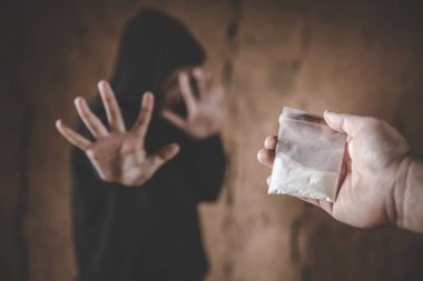 Uyuşturucu bağımlılığı kavramını durdurun. İnsan elleri uyuşturucuyu durdurur. Internatio