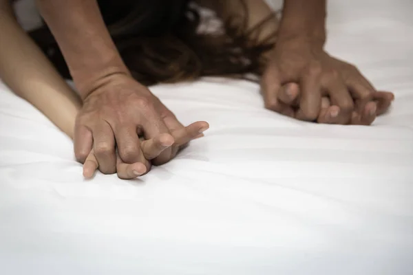 強かんや性的虐待の手性的虐待は問題かソック — ストック写真