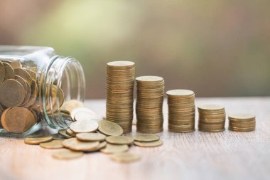 Yığın yığın para madeni para, işletme büyümek için altın sikke,