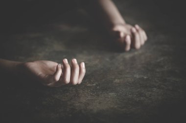 Terk edilmiş bina görüntü bulanıklığı açısında kadın esaret , stop v