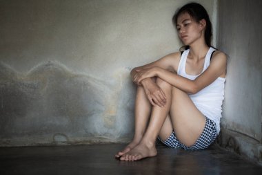 Ev içi şiddet kavramı, bir kadın s Dedoymamış grunge görüntü