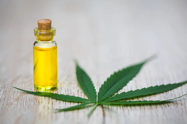 CBD oil hemp products, Medicinal cannabis with extract oil in a — Stock Photo, Image