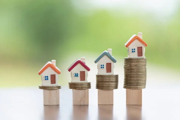 Mini house on stack of coins, Concept of Investment property, In — Stock Photo, Image