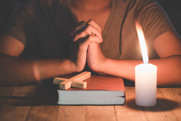 Молитвенные руки. Евхаристическая терапия Благослови Бога, помогающего кающемуся католику
