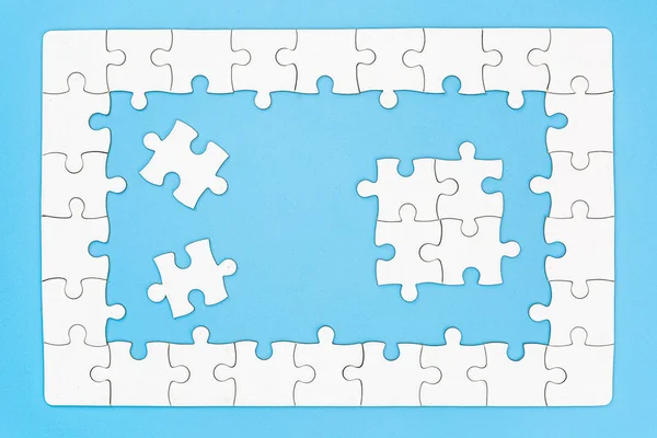 Peças de quebra-cabeça no fundo azul, conceito de negócio de equipe — Fotografia de Stock