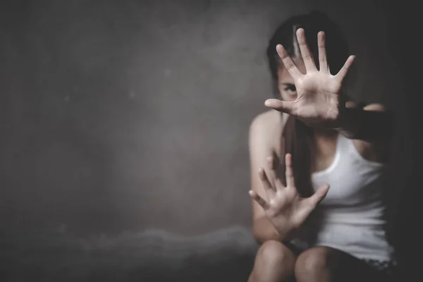 Woman raised her hand for dissuade, Stop Sexual abuse Concept, s — Stock Photo, Image