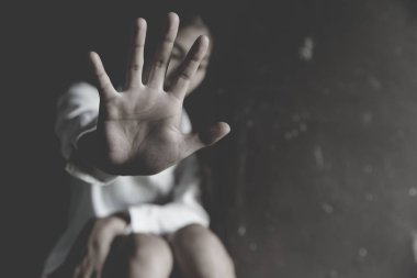 Kadın esareti kadına yönelik şiddete karşı el kaldırıyor, interna