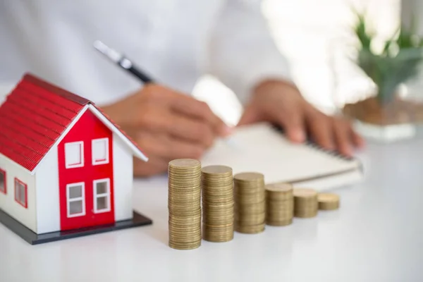 İpotek konsepti madeni paralardan konut kredisi, konut kredisi, 