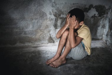 Çocuk istismarını durdurun. İnsan kaçakçılığı ve kölelik kavramı. İnsan istismarını durdurun. 