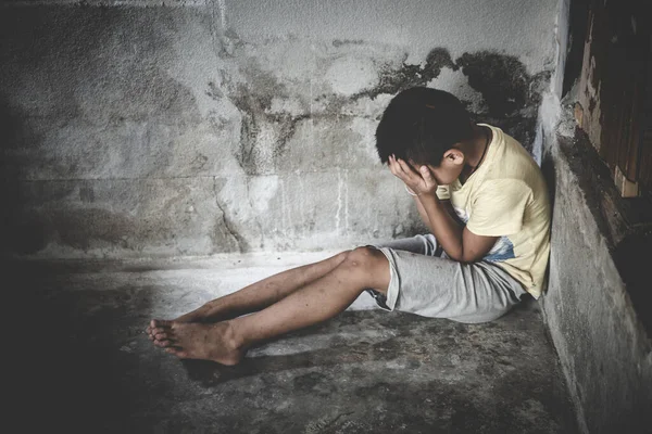 Θλιβερό Παιδί Ενδοοικογενειακή Βία Σταματήσει Κατάχρηση Βίας Εμπορία Ανθρώπων Σταματήσει — Φωτογραφία Αρχείου