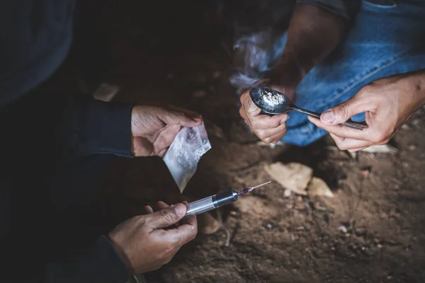 Abuso Substâncias Vício Maus Hábitos Conceito Jovens Fumando Cigarros Usando — Fotografia de Stock