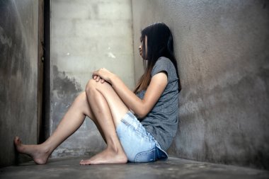 Şiddet ve suistimal edilmiş konsept kurbanı kadınlar. İnsan kaçakçılığı. Kadına karşı şiddeti durdurun. Uluslararası Kadınlar Günü.