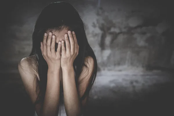 Donne Sedute Terra Con Depressione Problemi Familiari Violenza Domestica Stop — Foto Stock