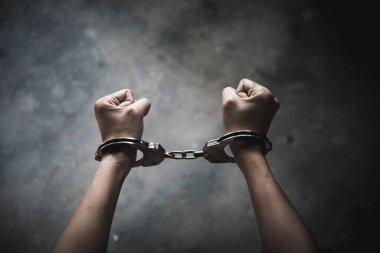 Kadın kelepçesi, insan ticareti kavramı, kadına ve insan kaçakçılığına yönelik şiddeti durdurma, uluslararası kadın günü.