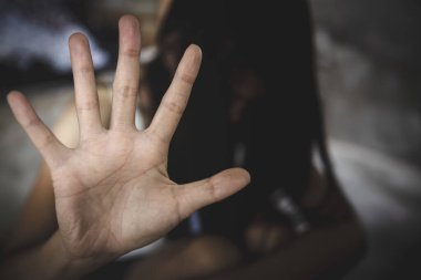 Kadınlar uyuşturucuya karşı el kaldırıyor, kadınlara karşı şiddeti ve tecavüzü durduruyor..