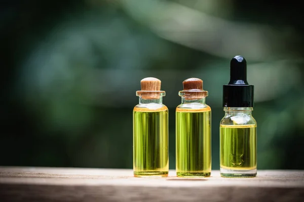 Скляні Пляшки Містять Конопляну Олію Наркотики Видобувають Cbd Cannabis Oil — стокове фото