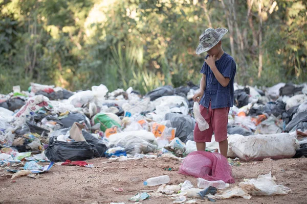 Los Niños Son Basura Para Seguir Vendiendo Debido Pobreza Día — Foto de Stock