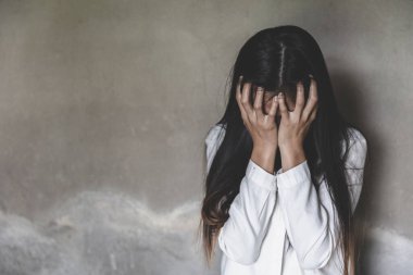 Kadın şiddeti ve istismar konsepti. İnsan kaçakçılığı. Kadınlara karşı cinsel taciz ve tecavüz kavramı. İnsan hakları ihlalleri.