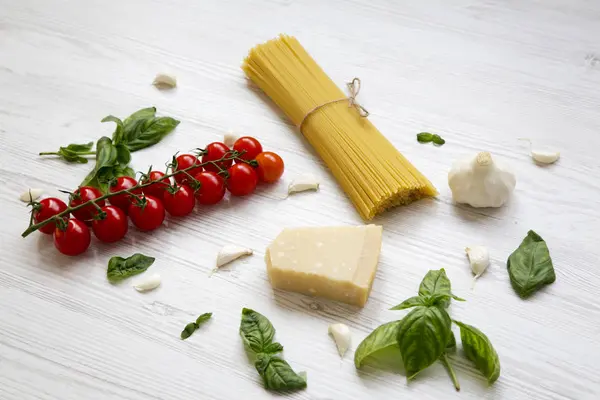 Ingredientes Para Cocinar Pasta Italiana Sobre Fondo Madera Blanca Vista — Foto de Stock