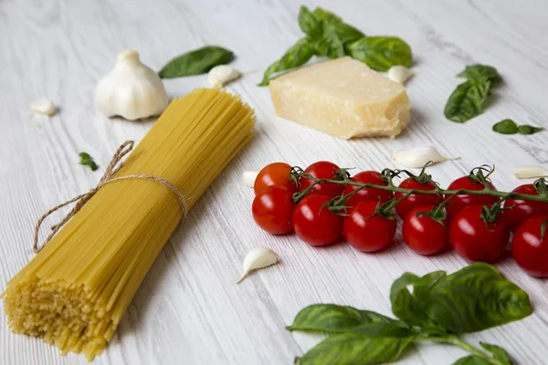 Ingredientes Para Cocinar Pasta Italiana Sobre Fondo Madera Blanca Primer — Foto de Stock