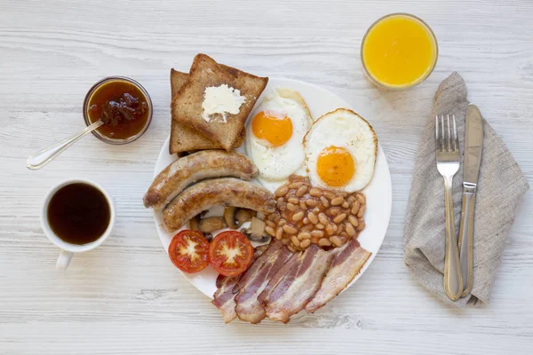 Colazione Inglese Completa Con Uova Fritte Pancetta Salsicce Fagioli Pane — Foto Stock