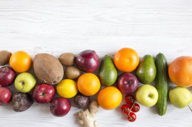 Taze organik meyve ve sebze kopya alanı ile çeşitli. Üstten görünüm. Düz-lay.