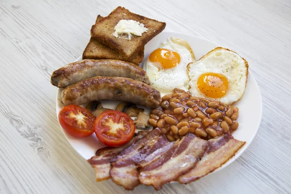 Englisches Frühstück Auf Weißem Holzgrund Nahaufnahme Seitenansicht — Stockfoto