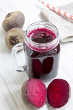 Pancar suyu cam, yan görünüm.