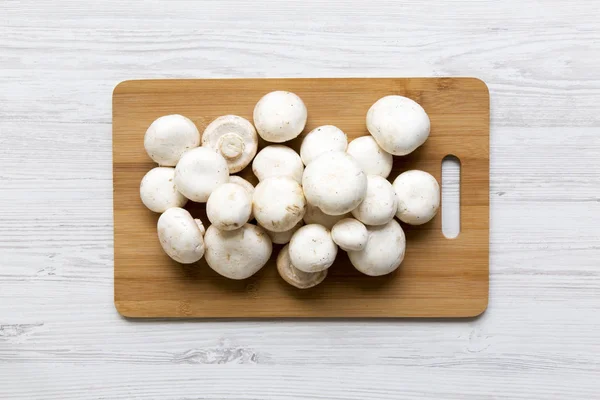 Bambu Champignon Kafamız Beyaz Ahşap Yüzey Üstten Görünüm Üzerinde Kurulu — Stok fotoğraf