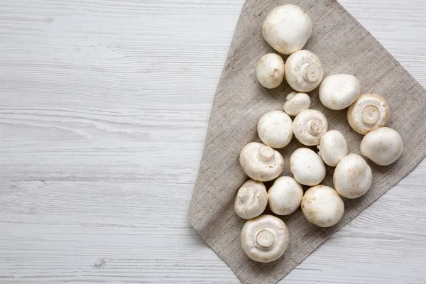 Üstten Görünüm Champignon Beyaz Ahşap Arka Plan Üzerinde Mantar Yukarıda — Stok fotoğraf