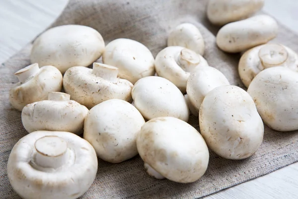 Taze Çiğ Champignon Mantar Yan Görünüm Portre — Stok fotoğraf