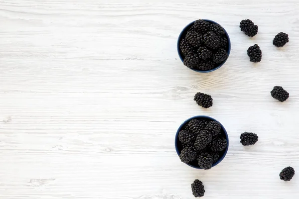 Full Ceramic Bowls Blackberries Top View Summer Berry Overhead Copy — Stock Photo, Image