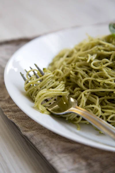 Talerz Makaronu Spaghetti Pesto Zbliżenie — Zdjęcie stockowe