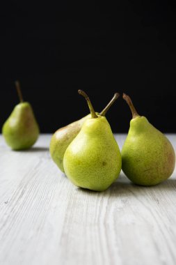 Lezzetli taze armut, yan görünüm. Portre. Organik meyve.