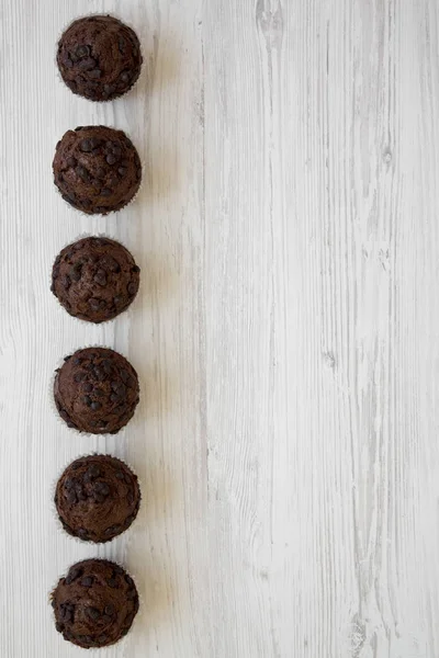 Schokoladenmuffins Auf Weißem Holztisch Draufsicht Flach Über Kopf Von Oben — Stockfoto